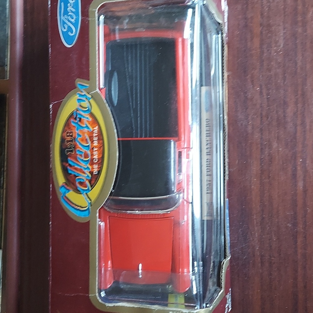 Road legends die cast metal 1957 Ford Ranchero. New ,1/18 scale.
